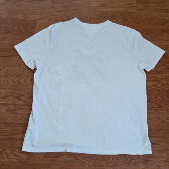 Men's Tommy Hilfiger Size Large Gold Embroidered Established Logo Crest T-Shirt - Picture 9 of 12